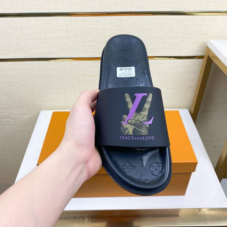 Picture of Louis Vuitton Slippers _SKULVsz38-44hnh02021527
